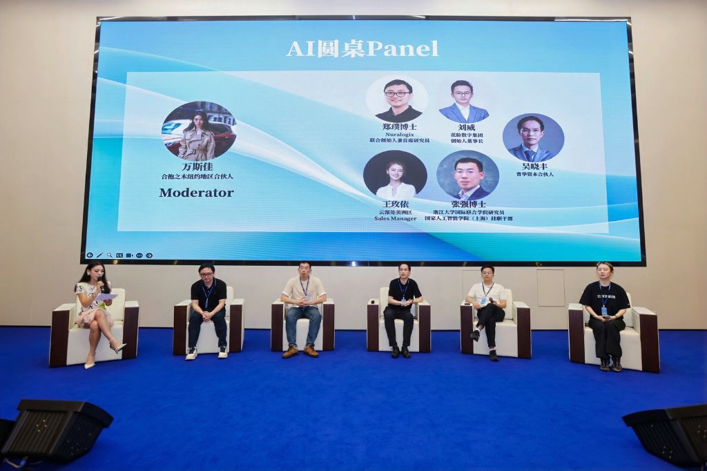 AI Roundtable Panel discussion on stage
